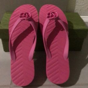 Gucci thongs flip flops PINK 💗